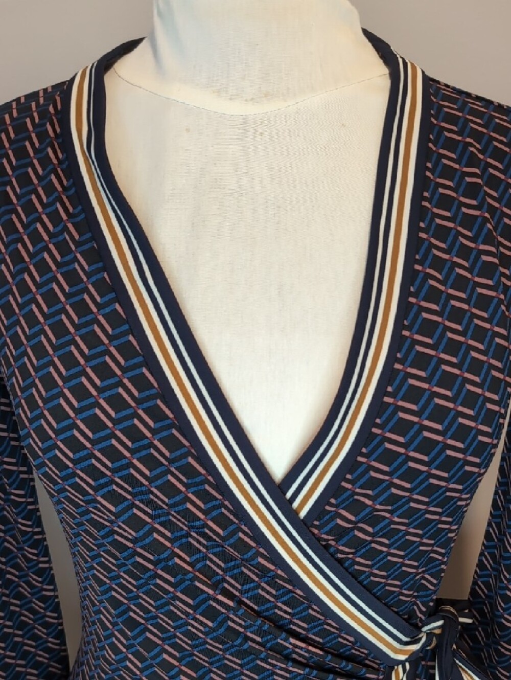 BCBG Maxazaria Black  Geometric Print Wrap Dress XS Navy And Mustard Trim - Picture 3 of 9